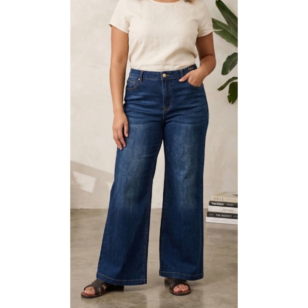 Curve Appeal, High-Rise Wide Leg Color Blue Women's Jeans, Size 16/33 NWT
